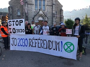 D&eacute;placement des collectifs "Collectif Citoyen JOP 2030",  "Extinction R&eacute;bellion" et "NO JO" au CIO le 19-07-2024, en compagnie d'&eacute;lus AURA.