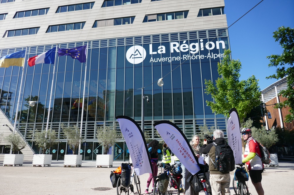2025-05-16 VELO-COJOP - Lyon - Devant l'Hôtel de Région